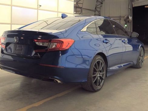 Used 2019 Honda Accord Sport image 2