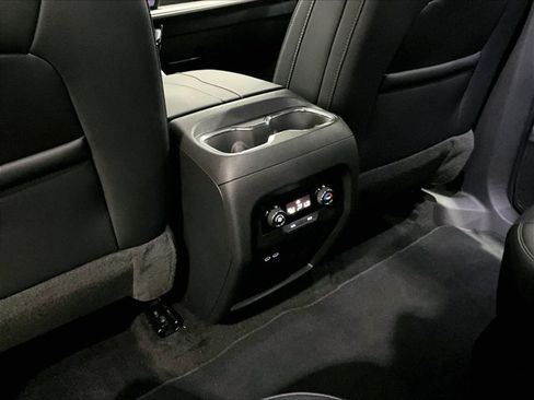 Used 2026 Chevrolet Traverse LT FWD image 25
