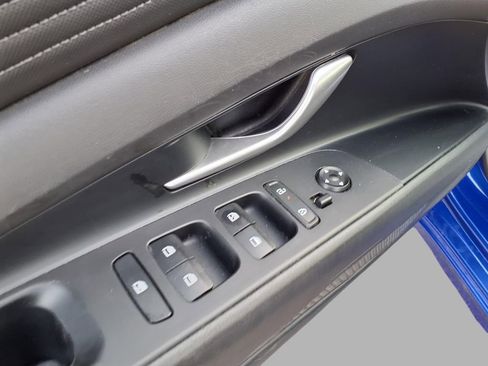 Used 2025 Hyundai Elantra SEL FWD image 19