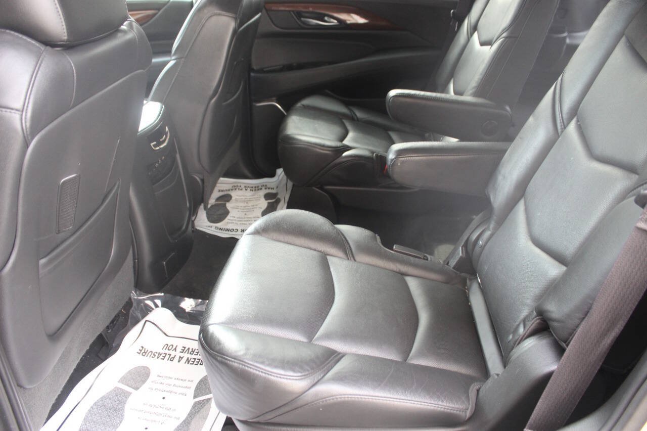 Used 2017 Cadillac Escalade Luxury AWD/4WD image 16