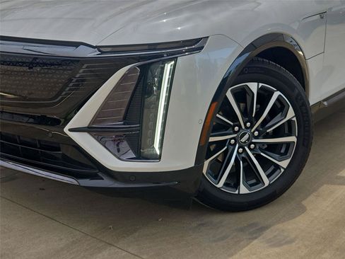 Used 2024 Cadillac Lyriq Sport AWD/4WD image 7