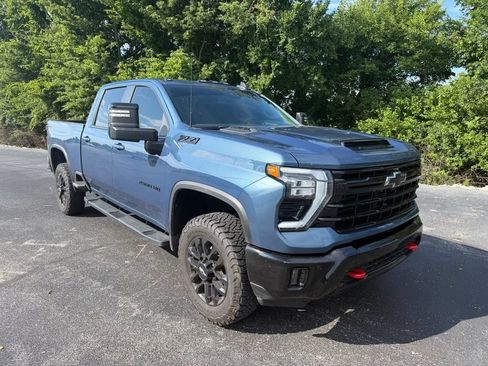 Used 2025 Chevrolet Silverado 2500 LT w/ Trail Boss Package AWD/4WD image 2