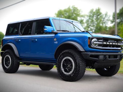 Used 2024 Ford Bronco Outer Banks w/ Sasquatch Package AWD/4WD image 3