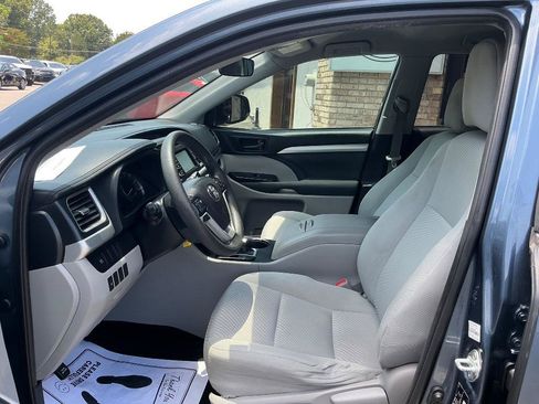 Used 2019 Toyota Highlander LE FWD image 16