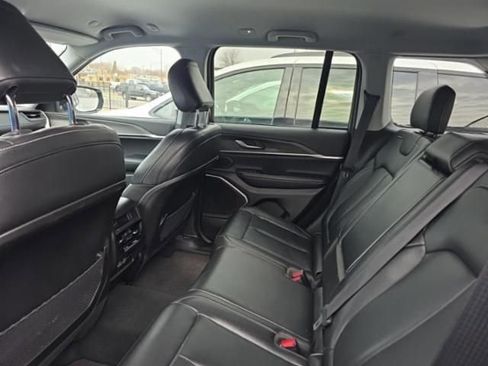 Used 2023 Jeep Grand Cherokee Limited w/ Black Appearance Package image 5