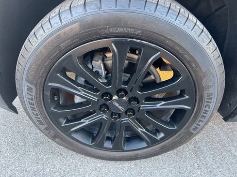 Used 2023 GMC Acadia SLT w/ Elevation Edition image 14