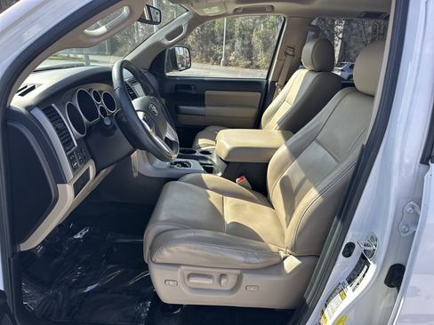 Used 2017 Toyota Sequoia SR5 w/ Premium Package image 16