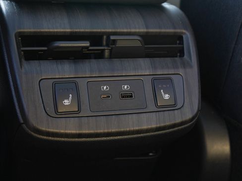 Used 2023 Nissan Ariya AWD image 16