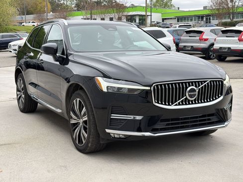 Used 2023 Volvo XC60 B5 Plus w/ Climate Package image 7