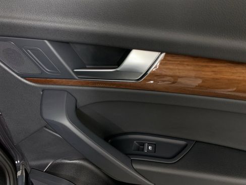 Used 2023 Audi Q5 2.0T Premium w/ Convenience Package image 39