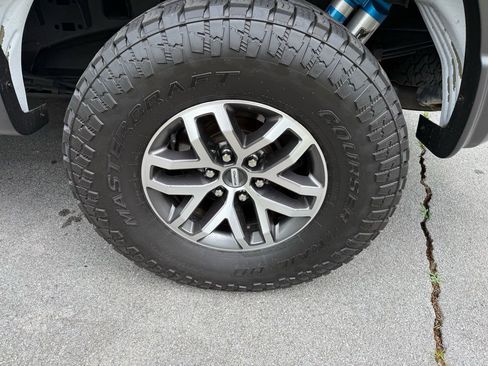 Used 2018 Ford F150 Raptor w/ Equipment Group 802A Luxury AWD/4WD image 12