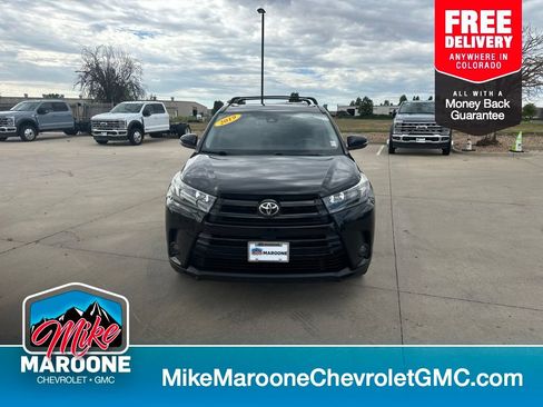Used 2019 Toyota Highlander SE AWD/4WD image 1