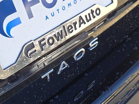 New 2026 Volkswagen Taos SE image 8