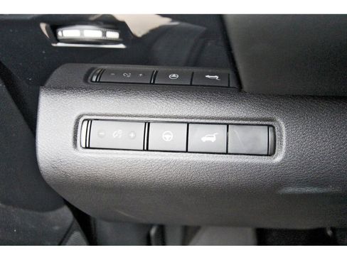 Used 2025 Nissan Pathfinder SV FWD image 17