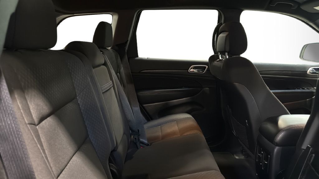 Used 2018 Jeep Grand Cherokee Laredo AWD/4WD image 19