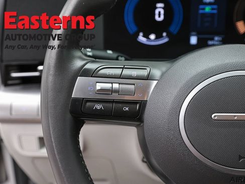 Used 2025 Hyundai Kona SEL FWD image 14