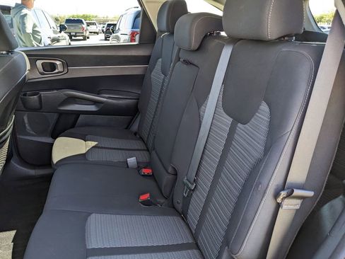 Used 2021 Kia Sorento LX image 18