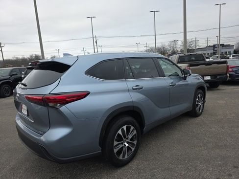 Certified 2023 Toyota Highlander XLE image 5