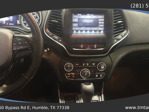 Used 2021 Jeep Cherokee Latitude Plus FWD image 12