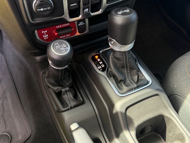 Used 2024 Jeep Wrangler Unlimited AWD/4WD image 20