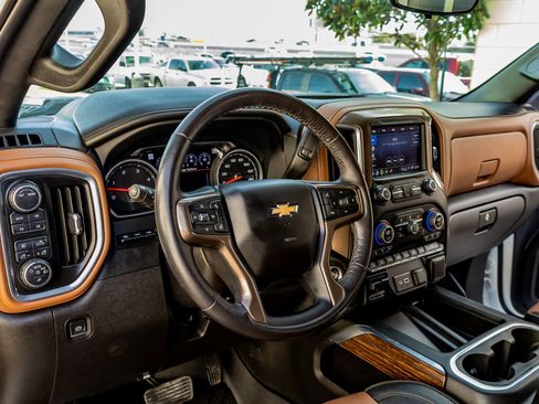 Used 2023 Chevrolet Silverado 3500 High Country w/ Technology Package image 16