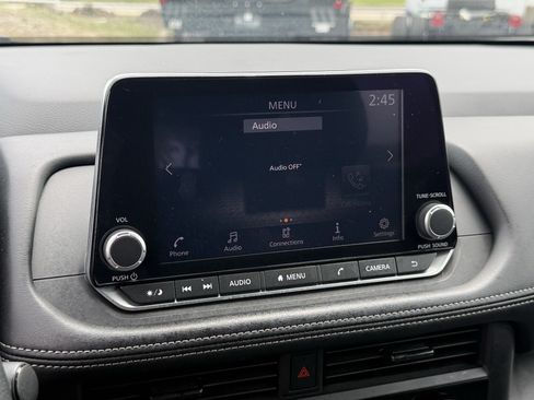 Used 2024 Nissan Rogue S AWD/4WD image 17