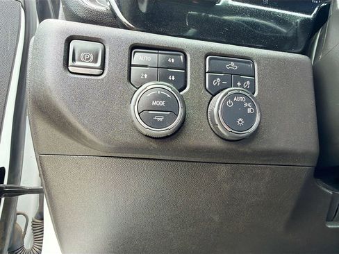 Used 2025 Chevrolet Silverado 1500 LT AWD/4WD image 14