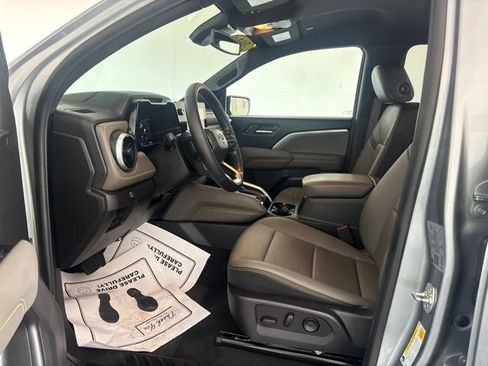 Used 2024 Chevrolet Colorado ZR2 w/ ZR2 Convenience Package III AWD/4WD image 2