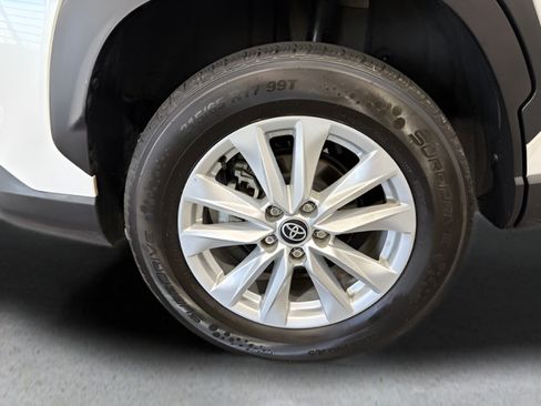 Used 2023 Toyota Corolla Cross LE FWD image 33