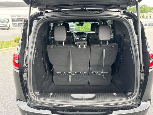 Used 2026 Chrysler Pacifica Select w/ S Appearance Package FWD image 8