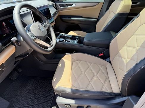 Certified 2025 Volkswagen Atlas Cross Sport SE image 6