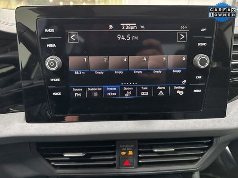 Used 2025 Volkswagen Jetta SE image 16