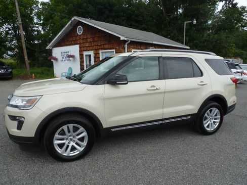Used 2018 Ford Explorer XLT w/ Equipment Group 202A AWD/4WD image 1
