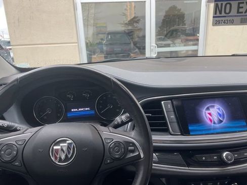 Used 2021 Buick Enclave Essence image 10