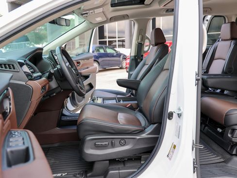 Used 2025 Honda Odyssey Elite image 32