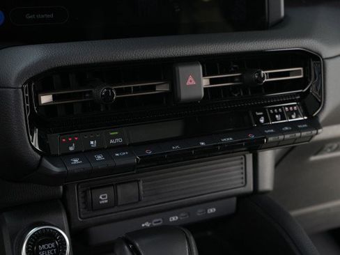 Used 2025 Toyota Land Cruiser image 62