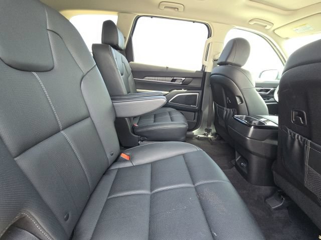 Used 2025 Kia Telluride EX w/ EX Captain's Chair Package FWD image 15