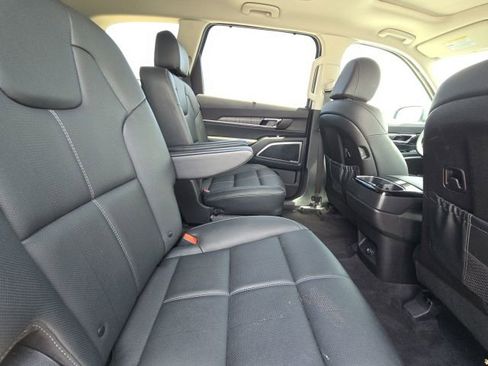 Used 2025 Kia Telluride EX w/ EX Captain's Chair Package FWD image 15