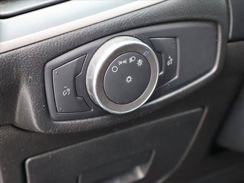 Used 2015 Ford Edge SEL FWD image 12