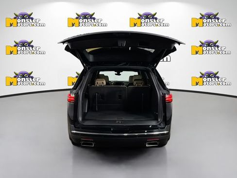 Used 2023 Chevrolet Traverse Premier AWD/4WD image 27