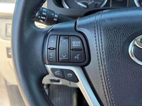 Used 2016 Toyota Highlander Limited w/ Driver Technology Package image 17
