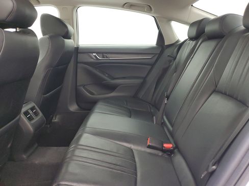 Used 2018 Honda Accord Touring image 11