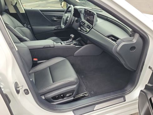 Used 2024 Lexus ES 300h w/ Premium Package FWD image 16