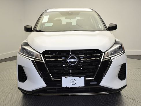Certified 2025 Nissan Kicks Play S FWD image 2