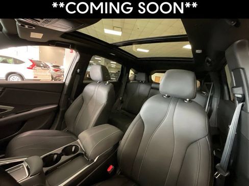Used 2025 Acura RDX SH-AWD image 11