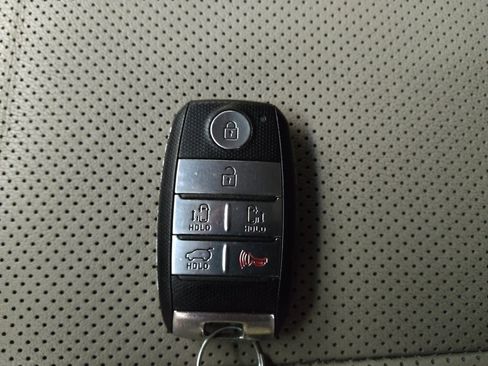 Used 2019 Kia Sedona EX FWD image 32