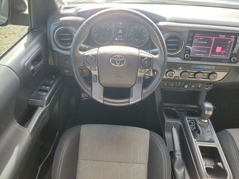 Used 2022 Toyota Tacoma TRD Sport image 14