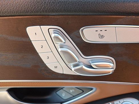 Used 2021 Mercedes-Benz GLC 300 4MATIC image 17