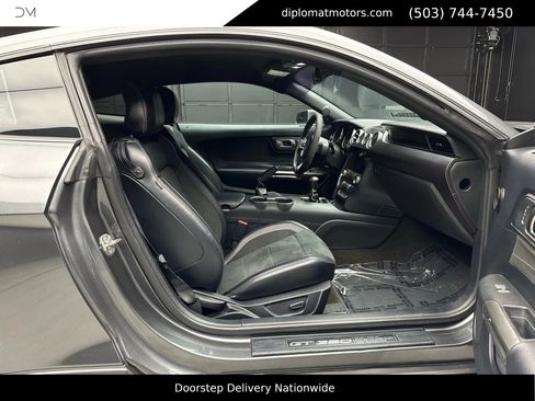 Used 2016 Ford Mustang Shelby GT350 w/ Technology Package image 21