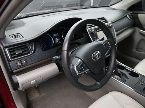 Used 2017 Toyota Camry XLE image 9